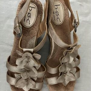 Women's size 10 B.O.C. Bronze Tan platform / wedge Sandals